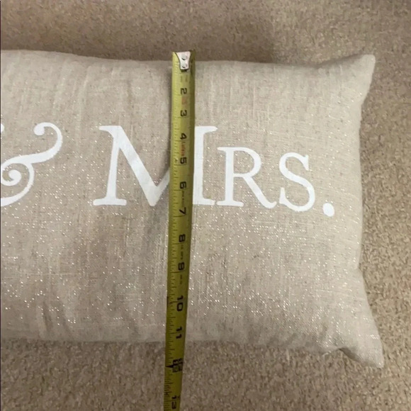 Adorable Mr & Mrs pillow - Picture 3 of 4